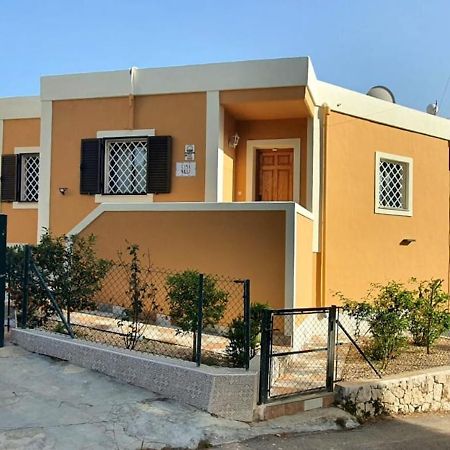 شقة Adosado Calist دينايا المظهر الخارجي الصورة